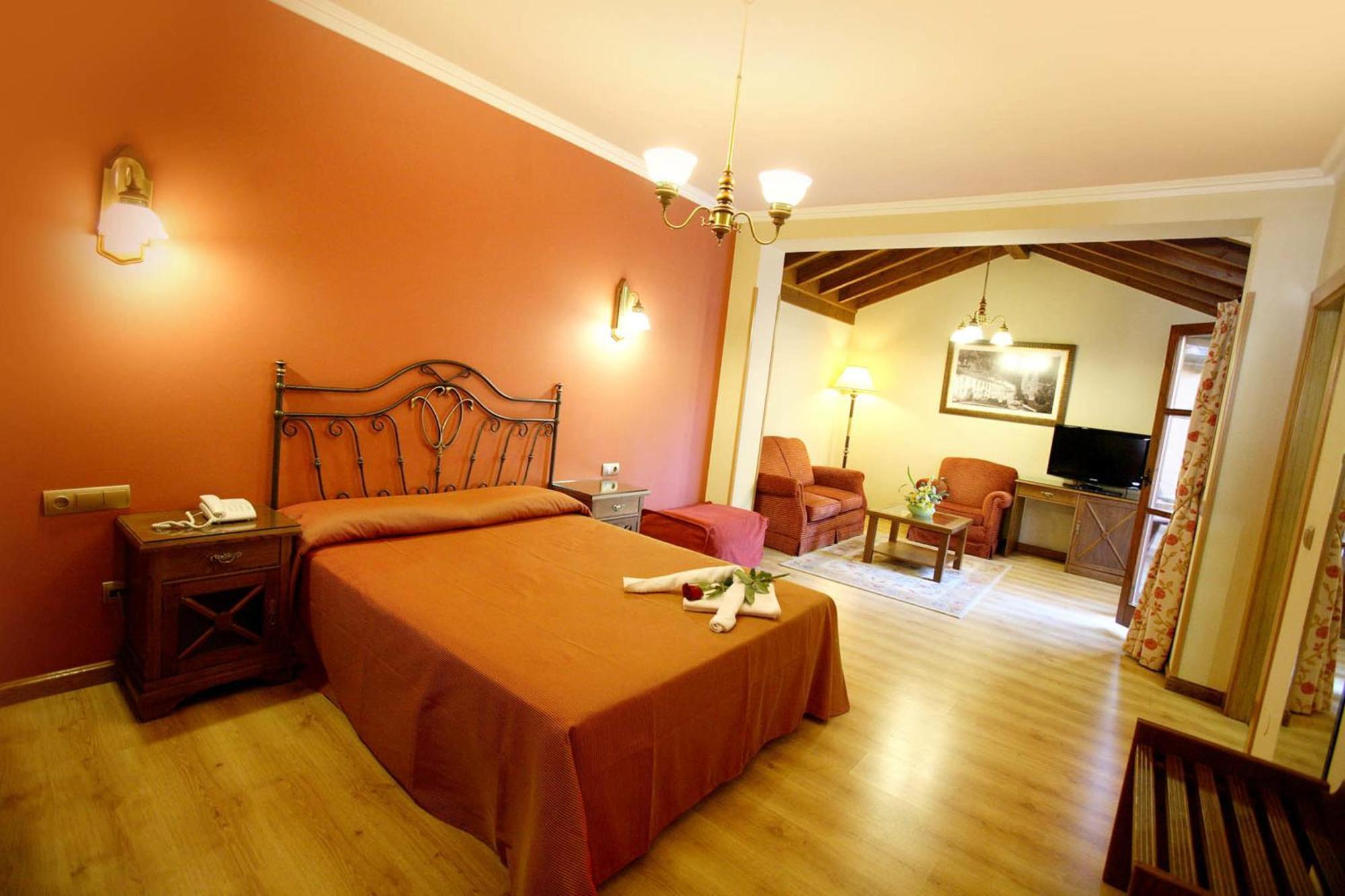Imperion Hotel Cangas de Onis Bagian luar foto