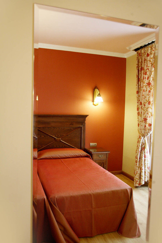 Imperion Hotel Cangas de Onis Bagian luar foto