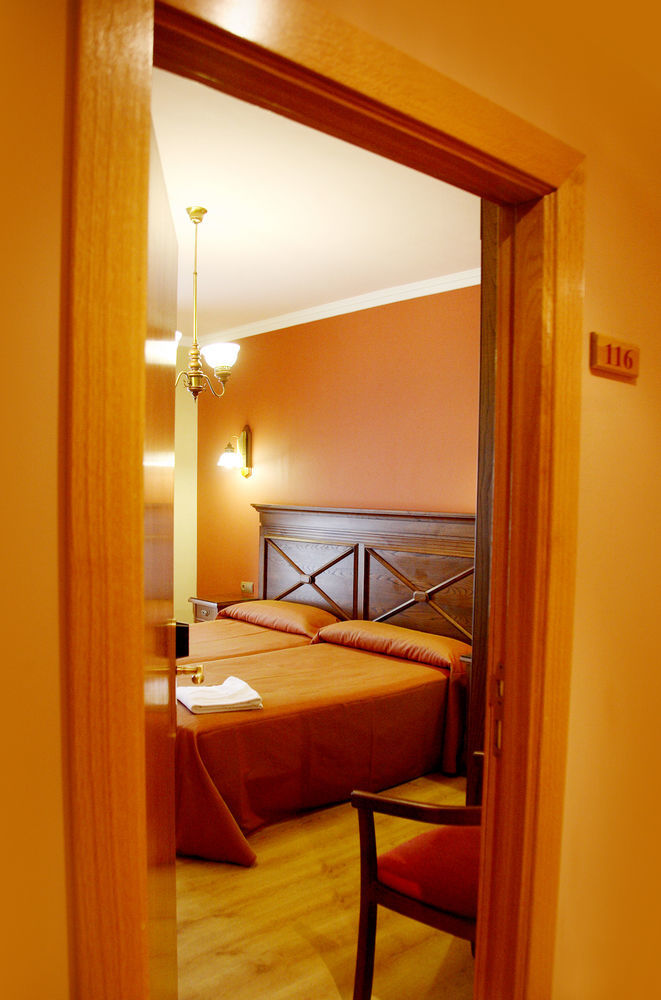 Imperion Hotel Cangas de Onis Bagian luar foto