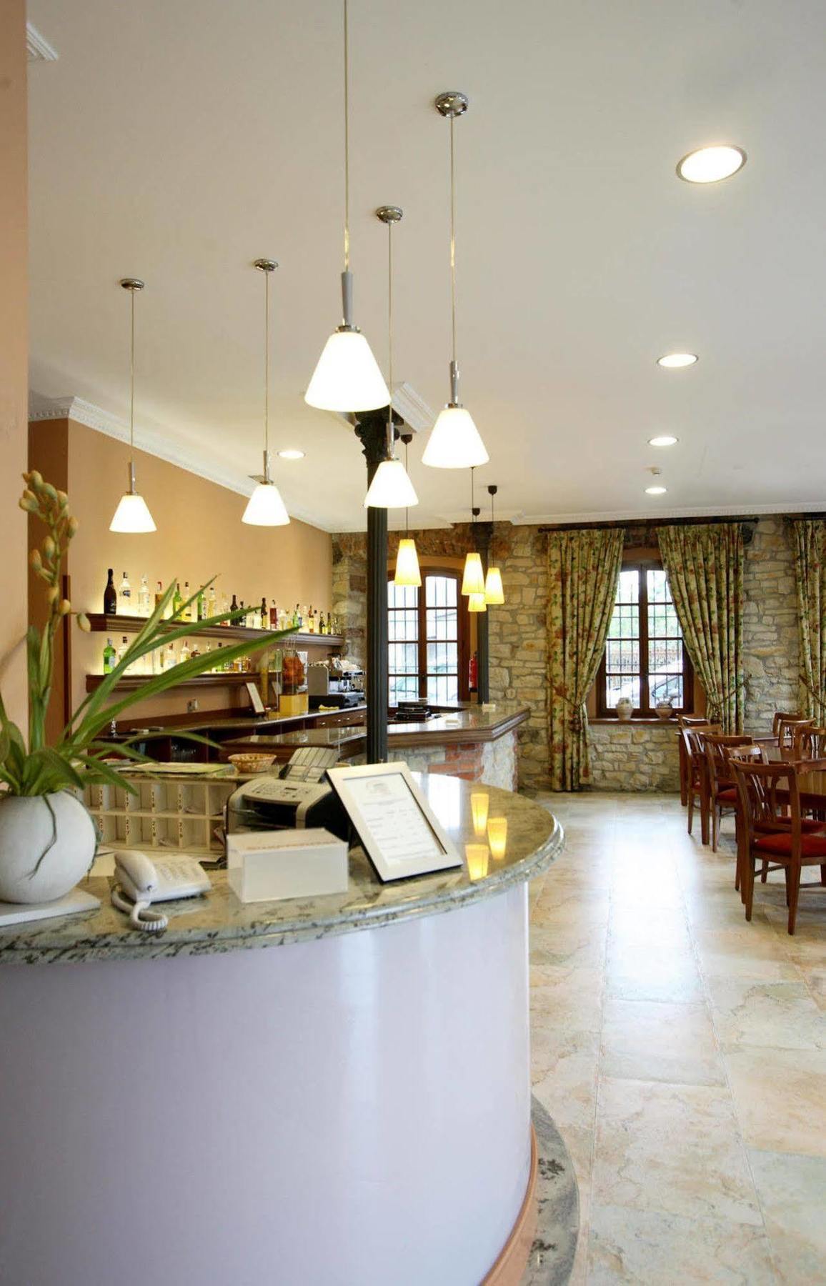 Imperion Hotel Cangas de Onis Bagian luar foto