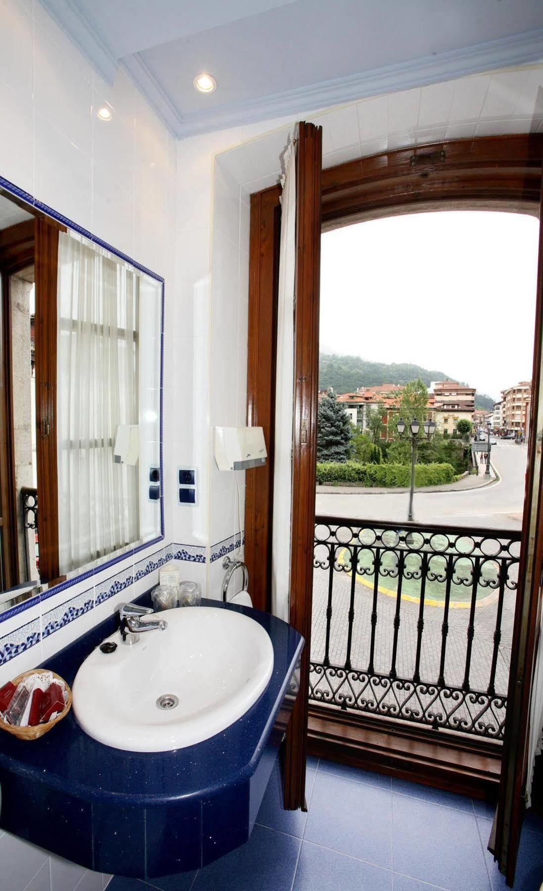 Imperion Hotel Cangas de Onis Bagian luar foto